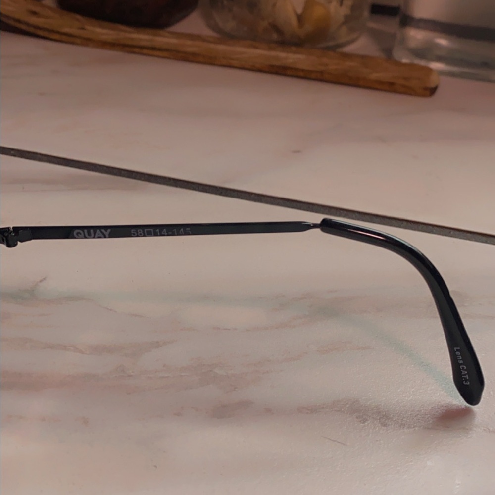 Quay Australia Black Gradient Glasses - Picture 5 of 7